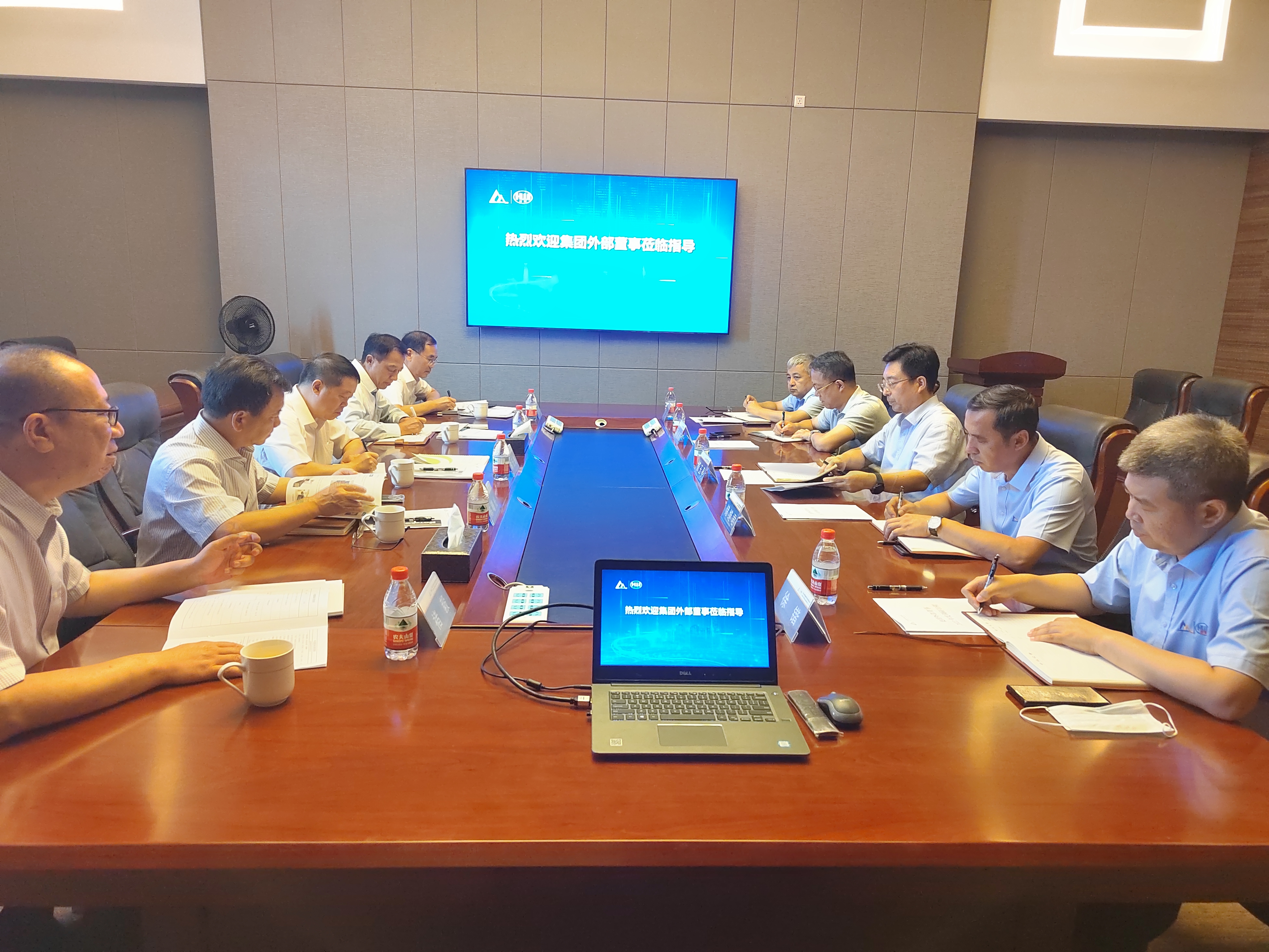 座谈聚会.jpg