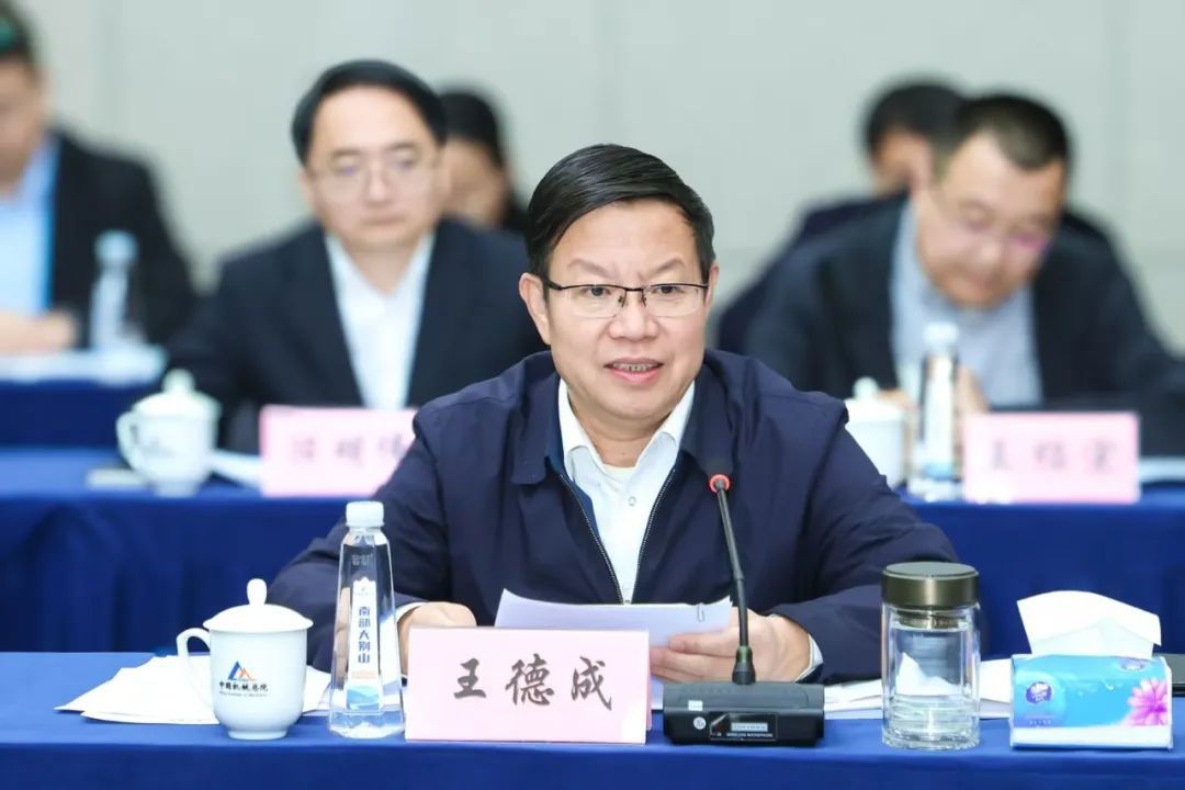 五粮液集团党委副书记、副董事长、总司理邹涛一行到访集团